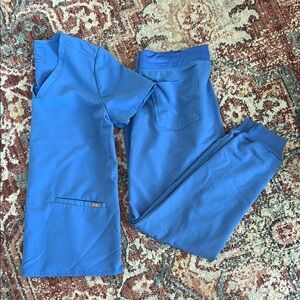 Women’s Ceil Blue Zamora Jogger Pant (M) and Casma Three-Pocket Scrub Top (S)